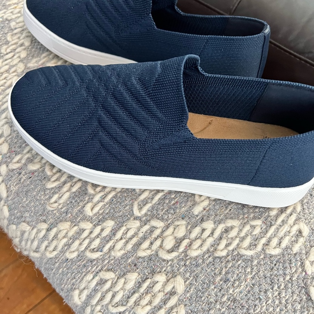 Women's Navy Slip-On White Mountain sneakers - Picture 4 of 6
